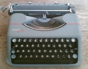 typewriter hermes baby